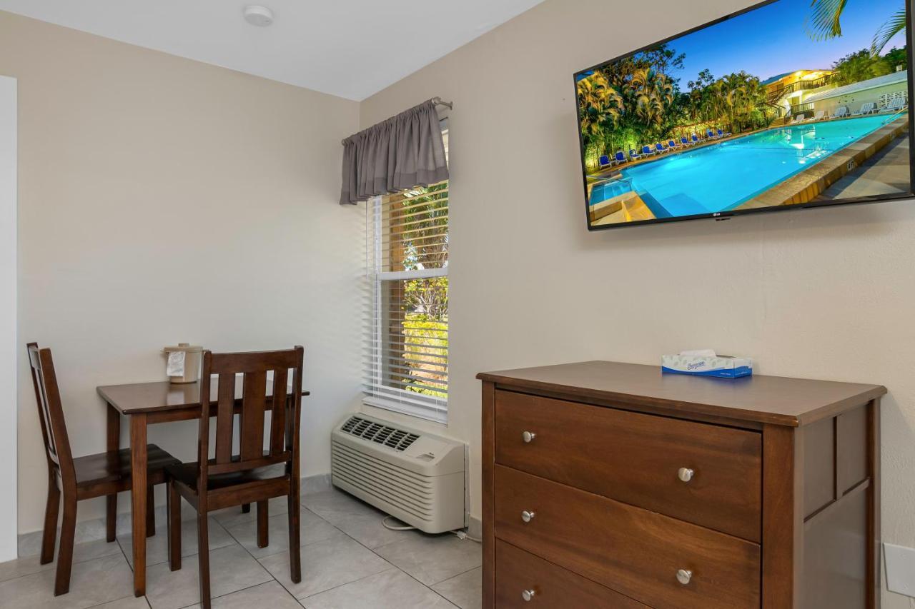 The Fairways Inn Of North Naples Esterno foto