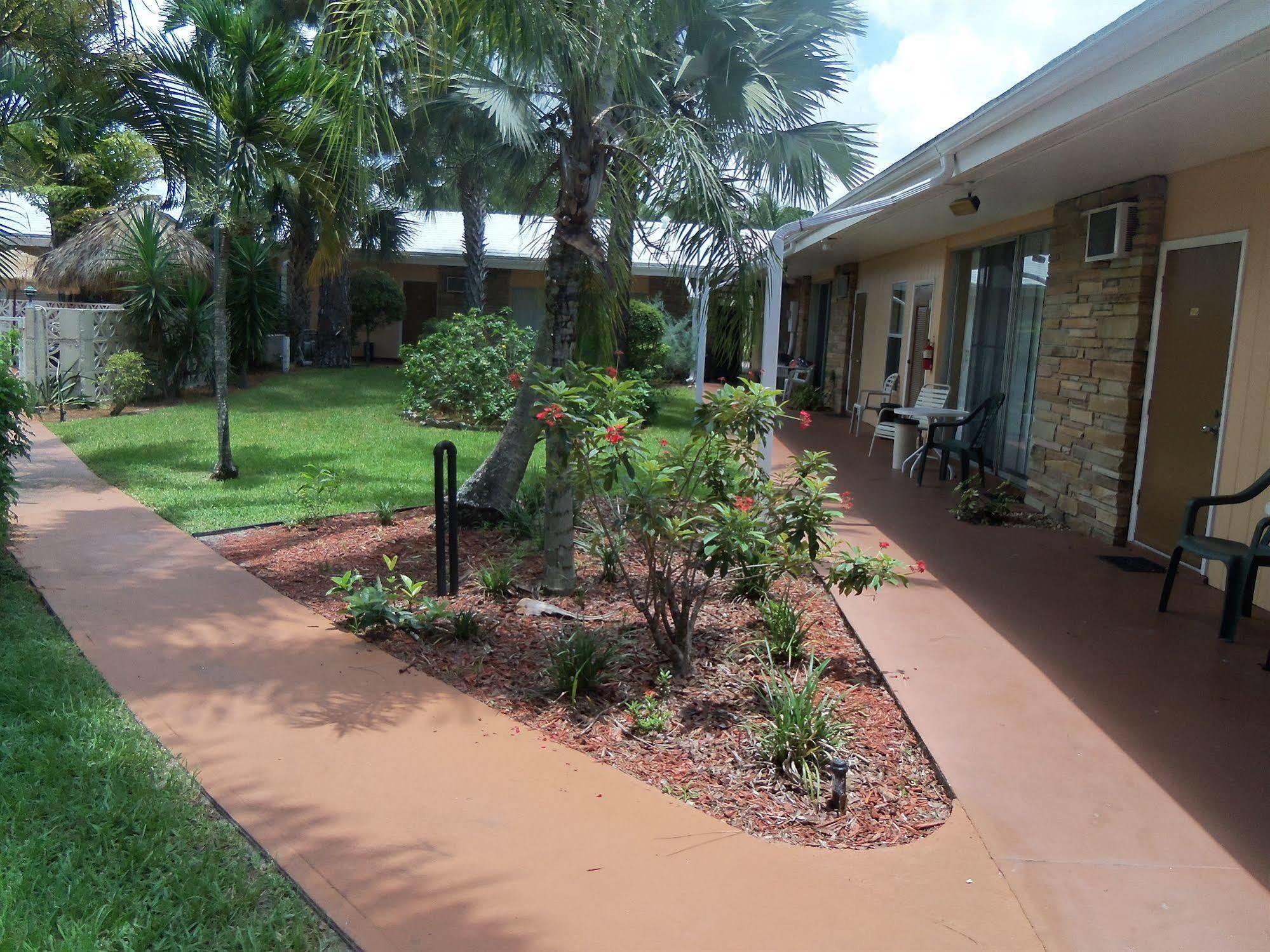 The Fairways Inn Of North Naples Esterno foto